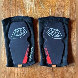 Troy Lee Designs Black and Red Knee Sleeves Pads Mountain Biking Outdoor M/L